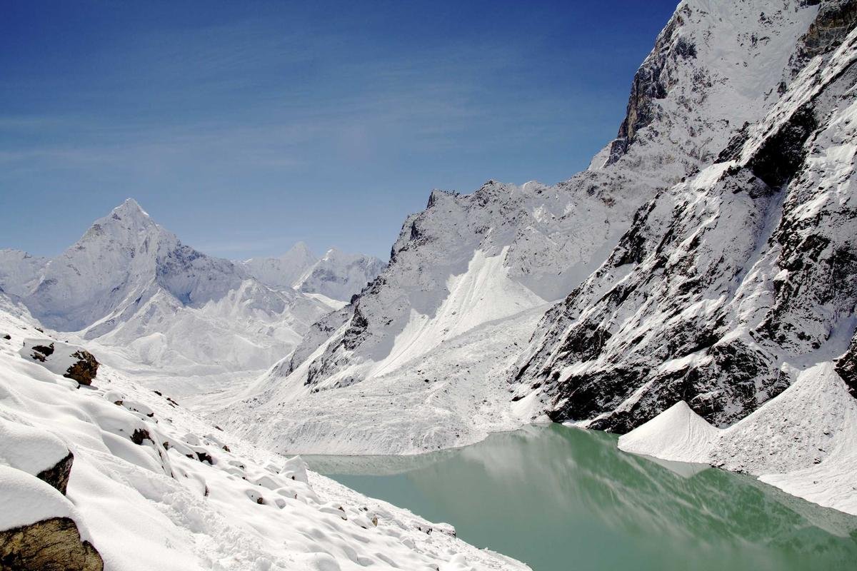 Golden Triangle Signature Escape