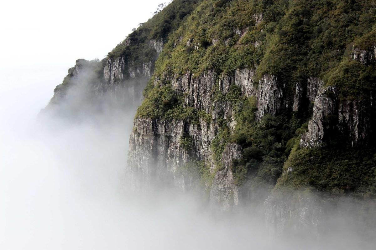 Vietnam — Ha Long Bay & Hoi An